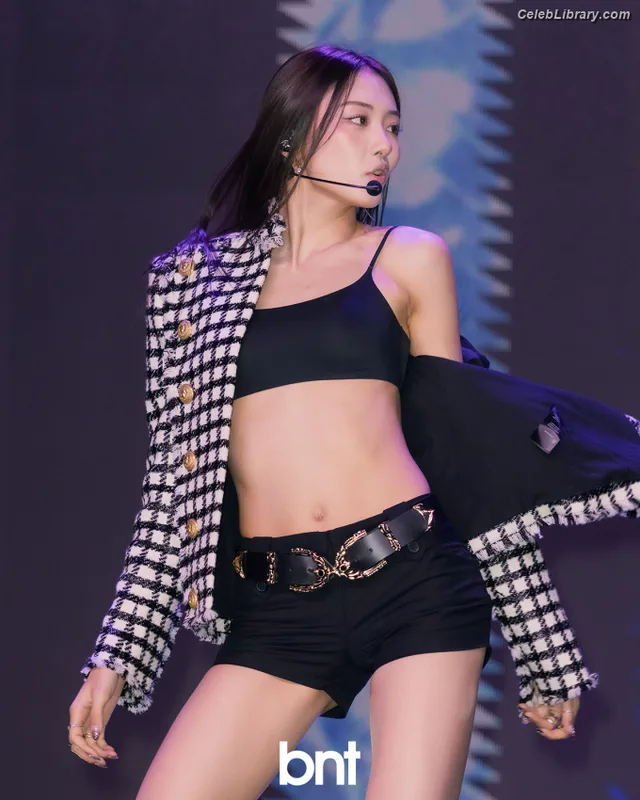 Gawon (Lee Ga-won (이가원) MEOVV) photo 8 of 369