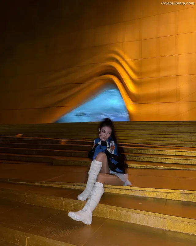 Gawon (Lee Ga-won (이가원) MEOVV) photo 12 of 369