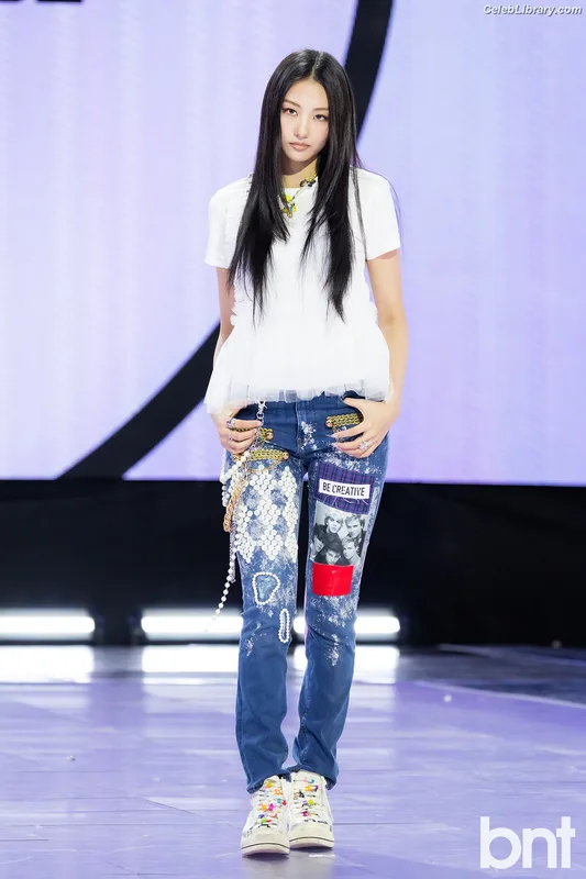 Gawon (Lee Ga-won (이가원) MEOVV) photo 19 of 369