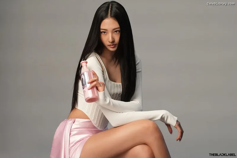 Gawon (Lee Ga-won (이가원) MEOVV) photo 5 of 369