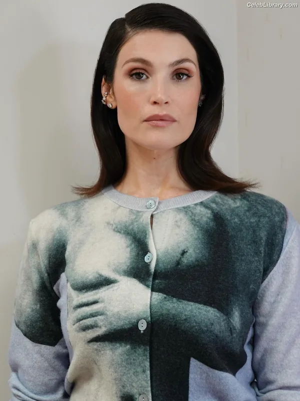 Gemma Arterton photo 2 of 707