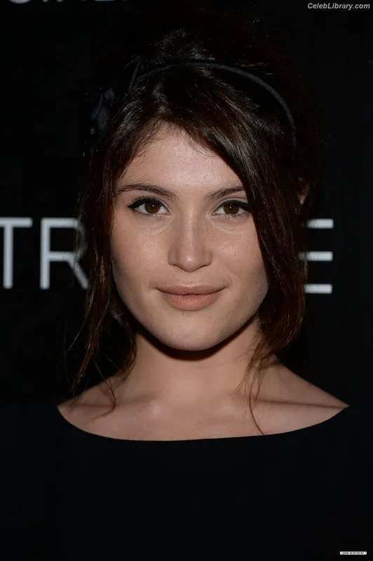 Gemma Arterton photo 1 of 707