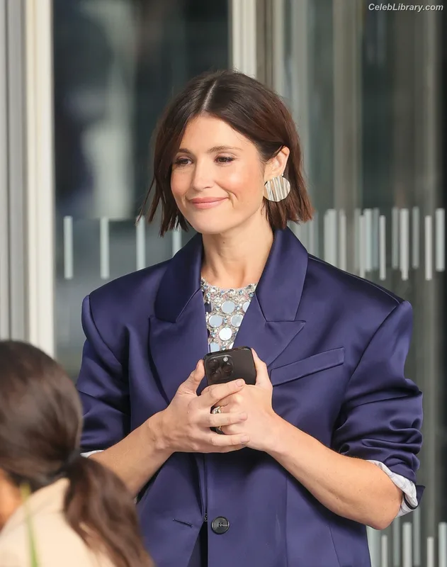 Gemma Arterton photo 1 of 707
