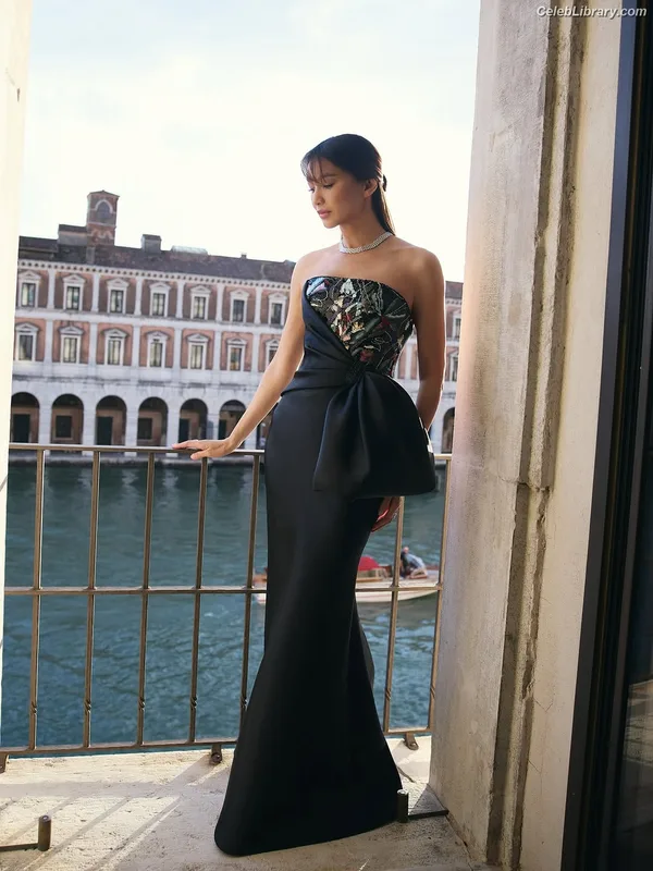 Gemma Chan photo 12 of 92
