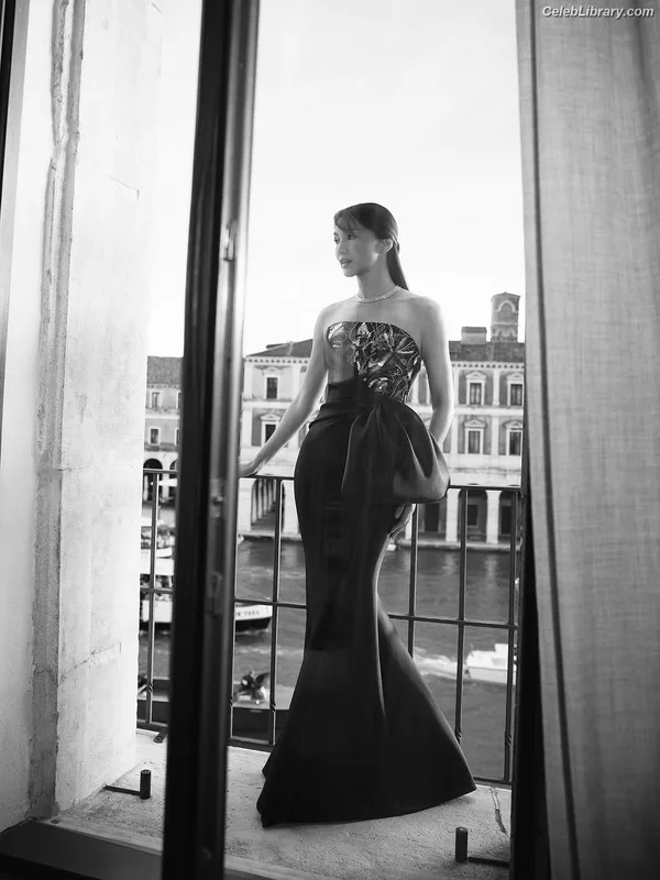 Gemma Chan photo 14 of 92