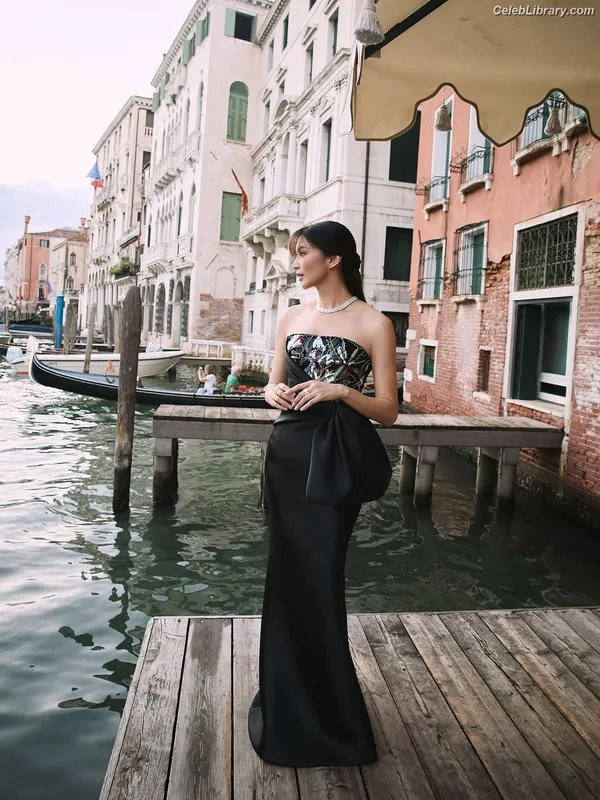 Gemma Chan photo 15 of 92