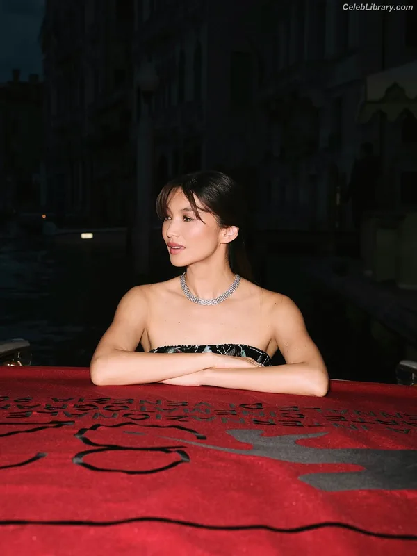 Gemma Chan photo 16 of 92
