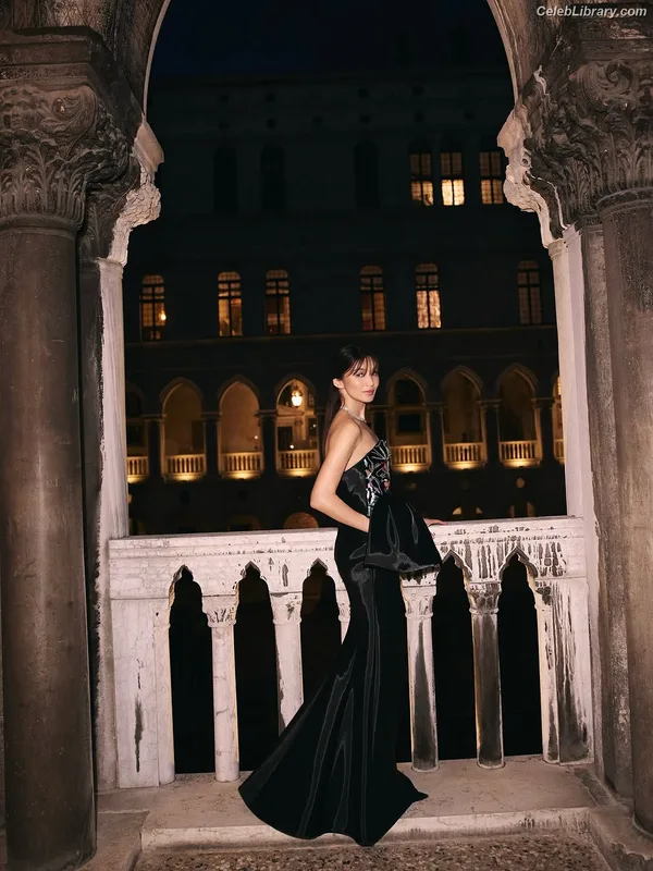 Gemma Chan photo 17 of 92