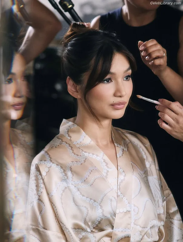 Gemma Chan photo 4 of 92