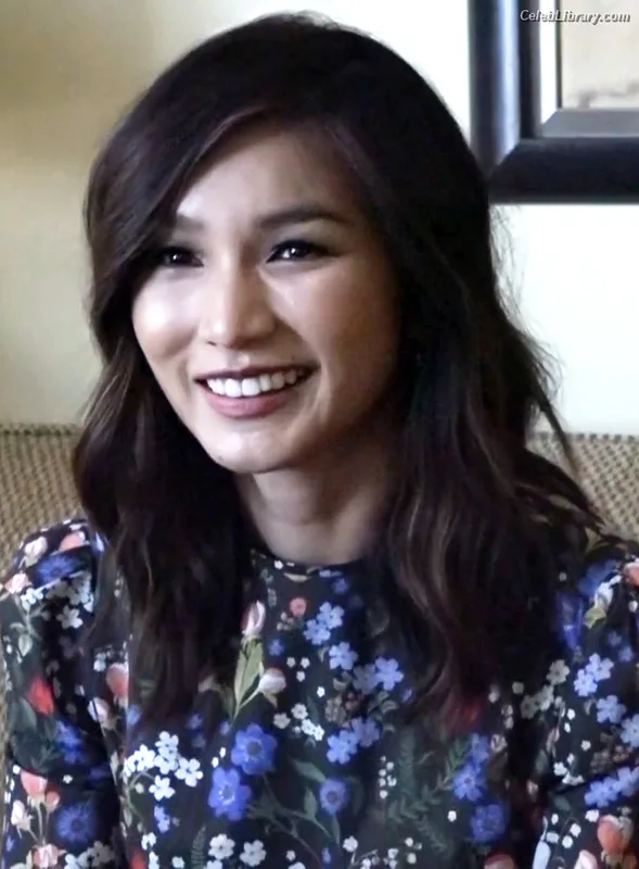 Gemma Chan photo 6 of 92