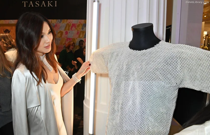 Gemma Chan photo 14 of 92