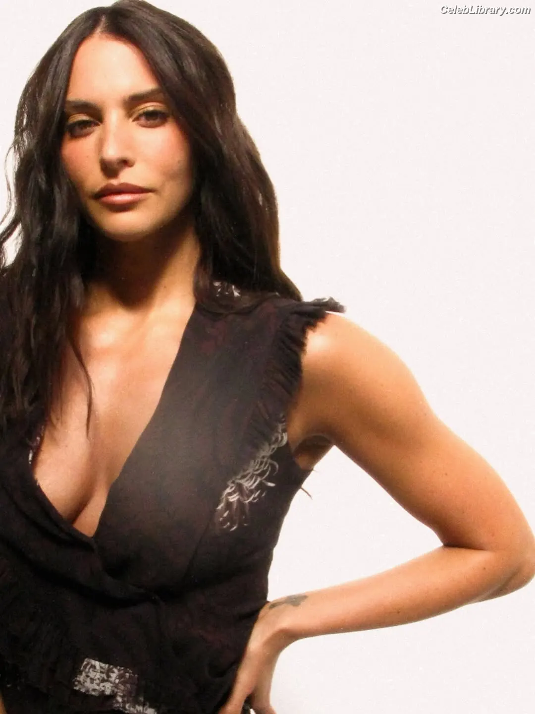 Genesis Rodriguez photo 4 of 131