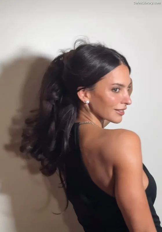 Genesis Rodriguez photo 8 of 132