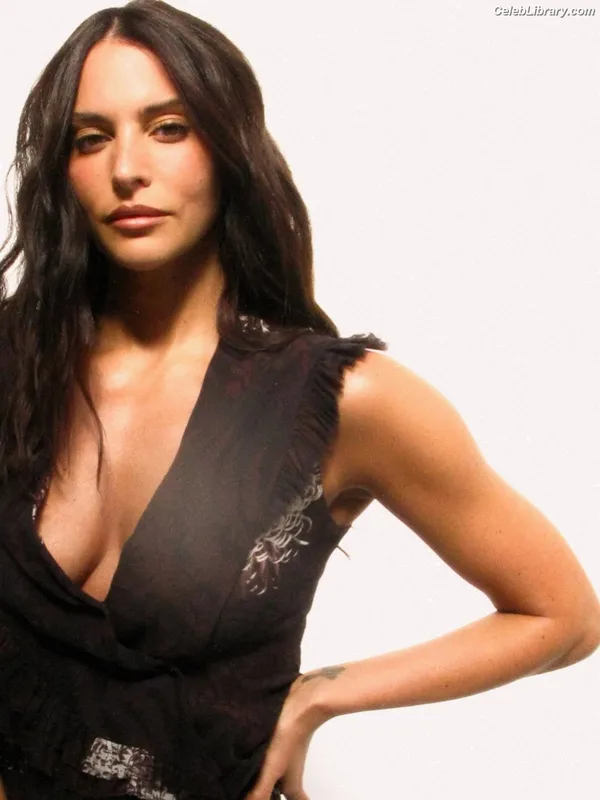 Genesis Rodriguez photo 4 of 132