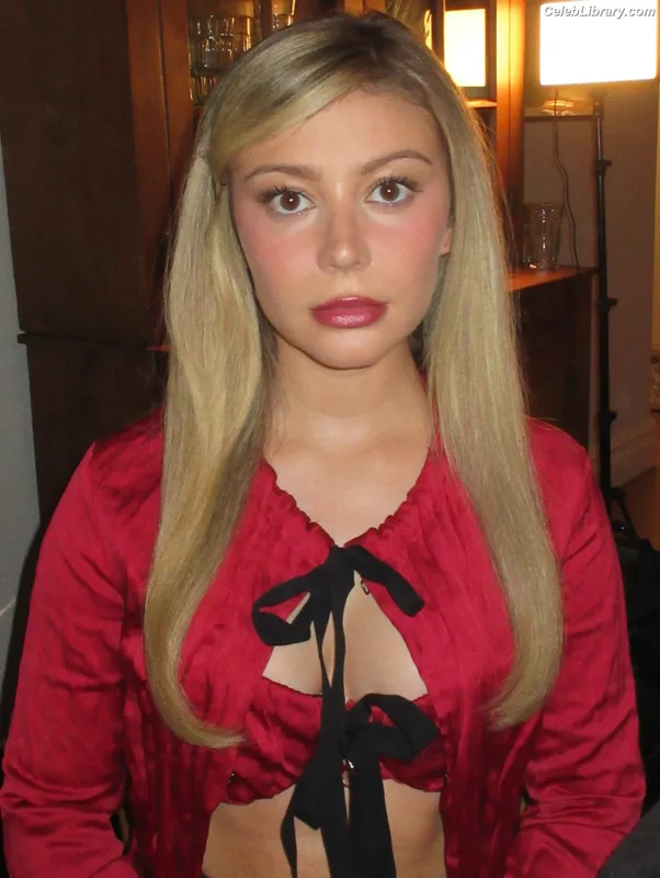 Genevieve Hannelius photo 21 of 313