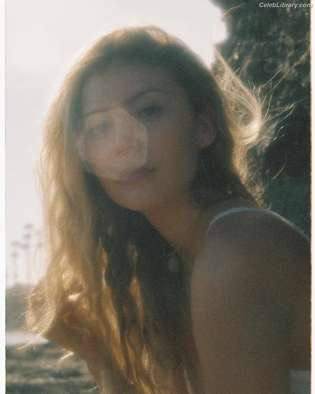 Genevieve Hannelius photo 4 of 313