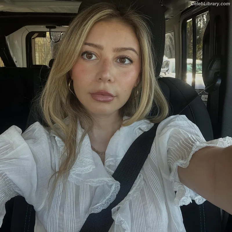 Genevieve Hannelius photo 1 of 313