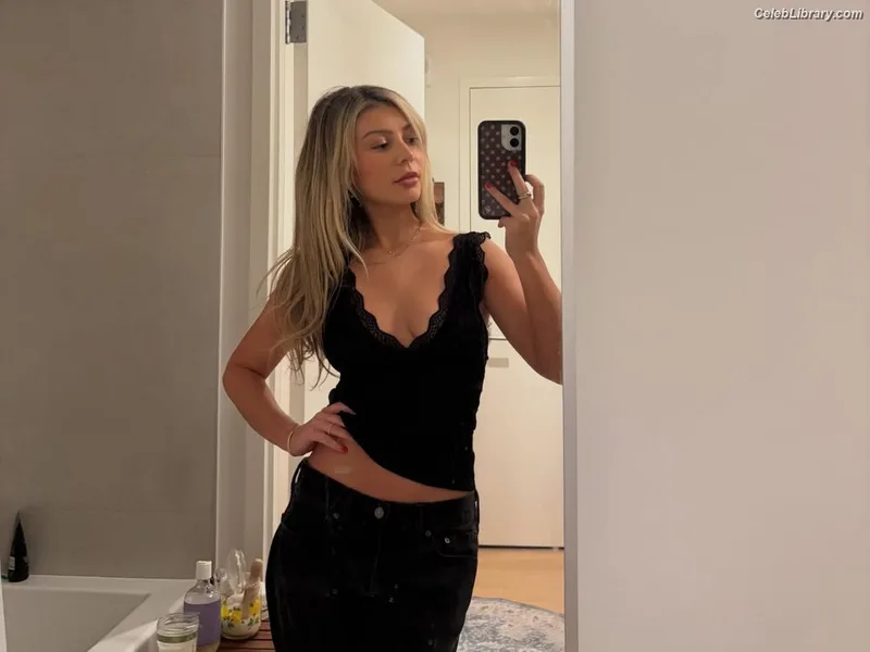 Genevieve Hannelius photo 10 of 313