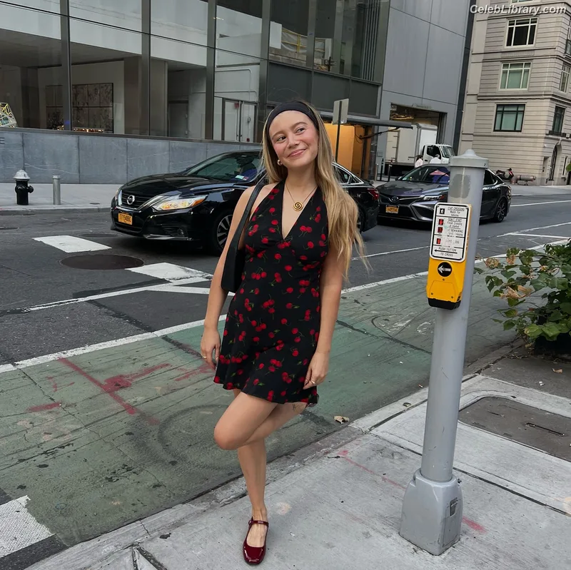Genevieve Hannelius photo 2 of 313