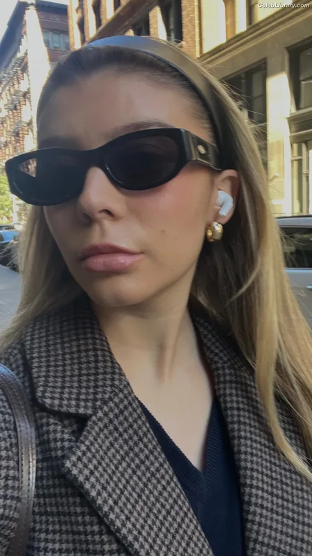 Genevieve Hannelius photo 7 of 313
