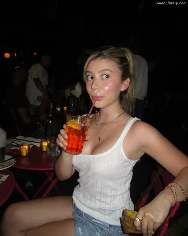 Genevieve Hannelius photo 19 of 313