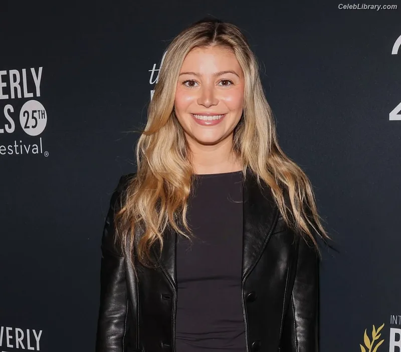 Genevieve Hannelius photo 23 of 313