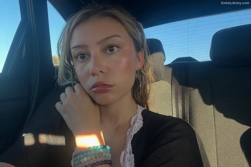 Genevieve Hannelius photo 19 of 313