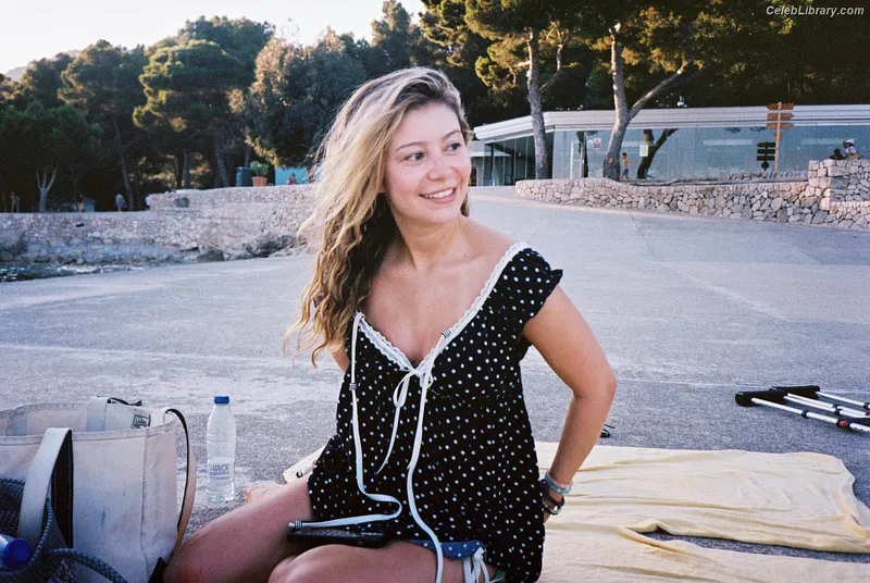 Genevieve Hannelius photo 24 of 313
