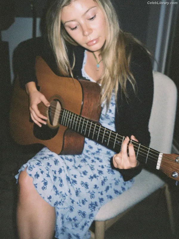 Genevieve Hannelius photo 4 of 313