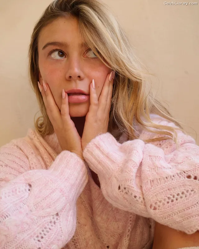 Genevieve Hannelius photo 7 of 313
