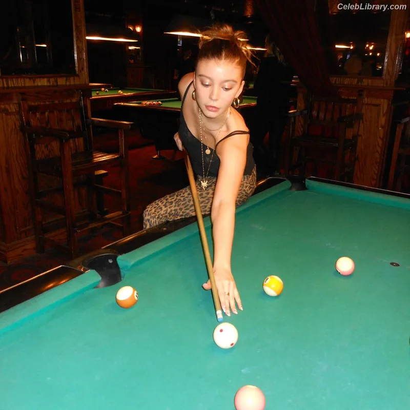 Genevieve Hannelius photo 13 of 313