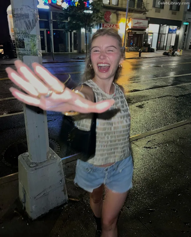 Genevieve Hannelius photo 21 of 313