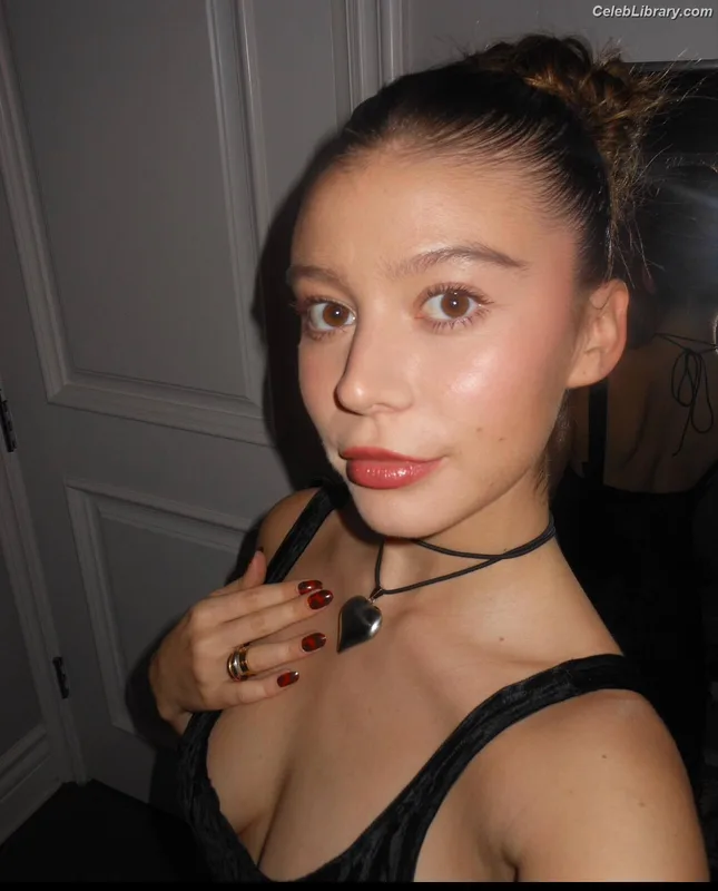 Genevieve Hannelius photo 7 of 313
