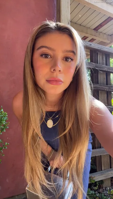 Genevieve Hannelius photo 9 of 313