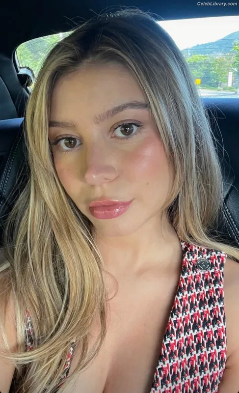 Genevieve Hannelius photo 10 of 313