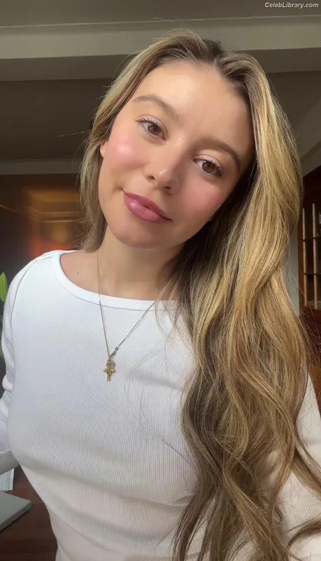 Genevieve Hannelius photo 11 of 313