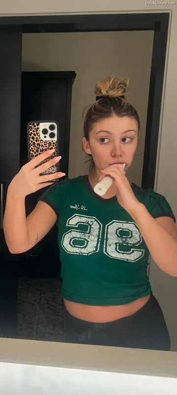 Genevieve Hannelius photo 16 of 313
