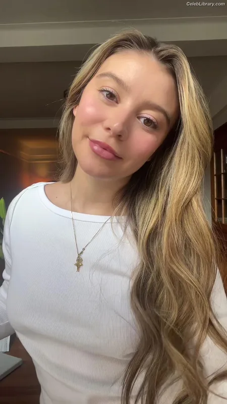 Genevieve Hannelius photo 24 of 313