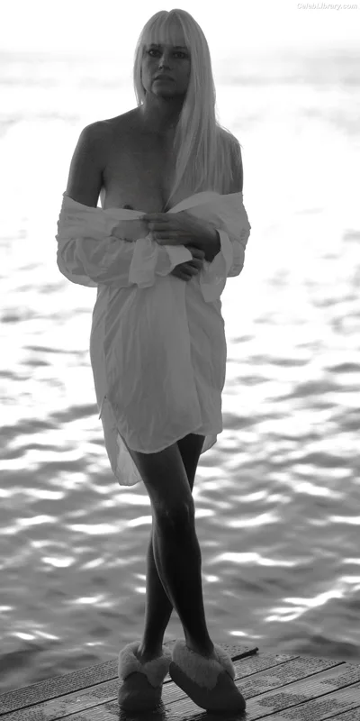 Genevieve Morton photo 11 of 235