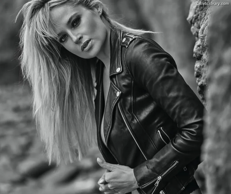 Genevieve Morton photo 7 of 235