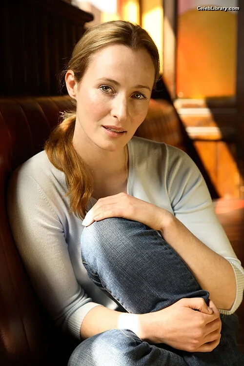 Genevieve O'Reilly photo 8 of 18