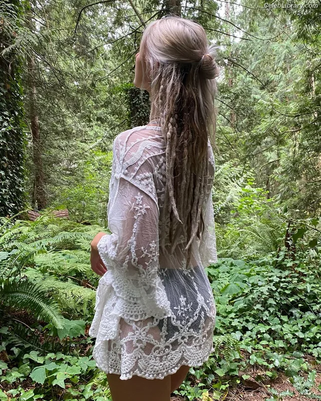 Georgia Ellenwood photo 3 of 263