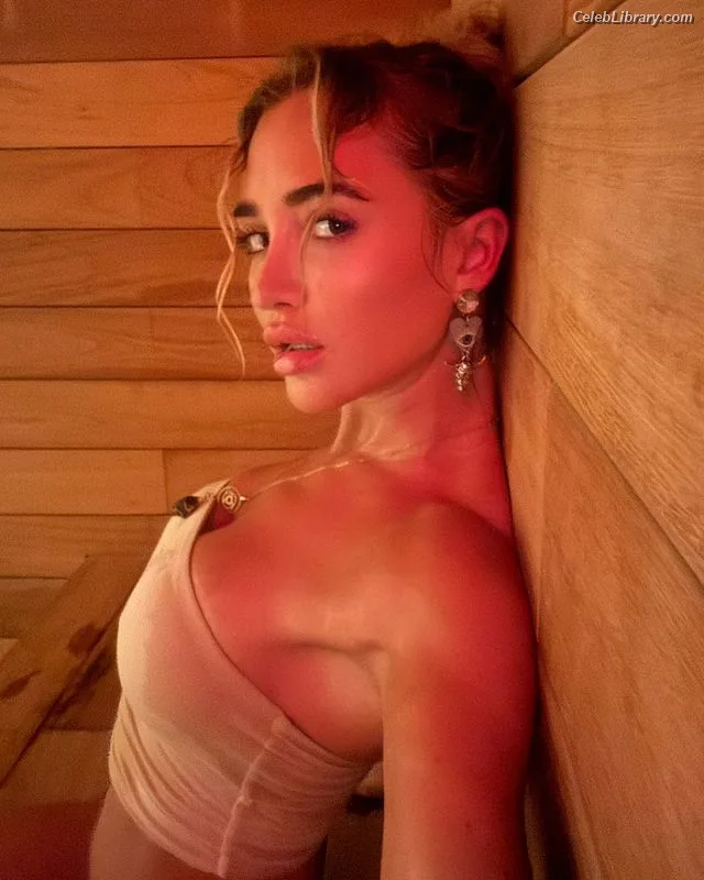 Georgia Harrison photo 4 of 74