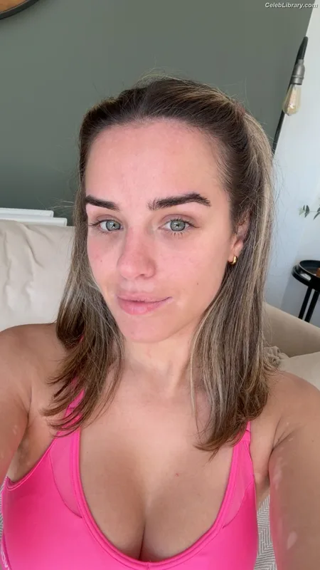 Georgia May Foote photo 3 of 116