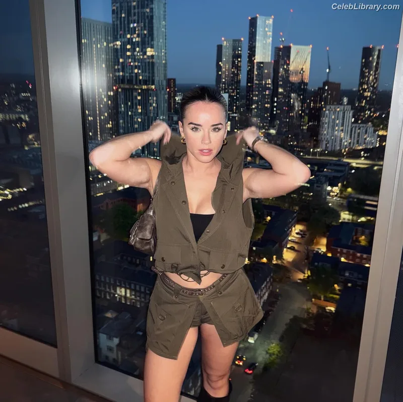 Georgia May Foote photo 5 of 116