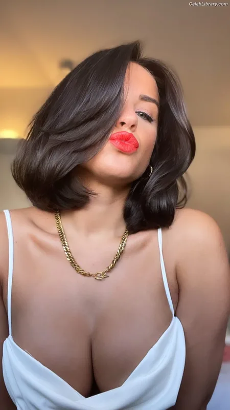 Georgia May Foote photo 4 of 116