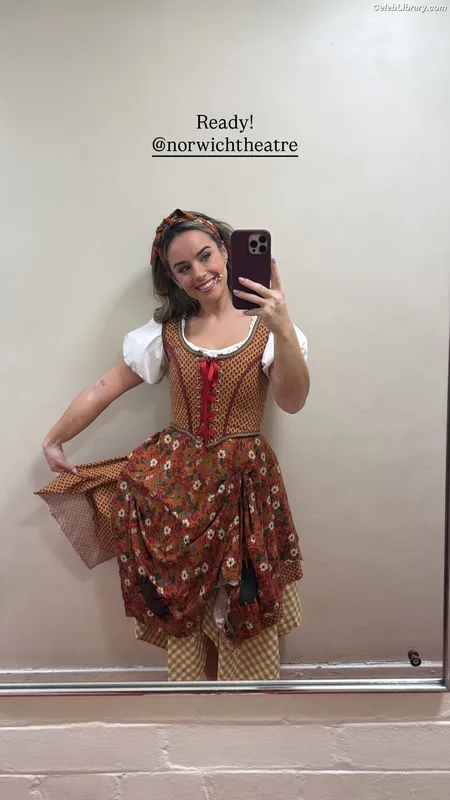 Georgia May Foote photo 6 of 116