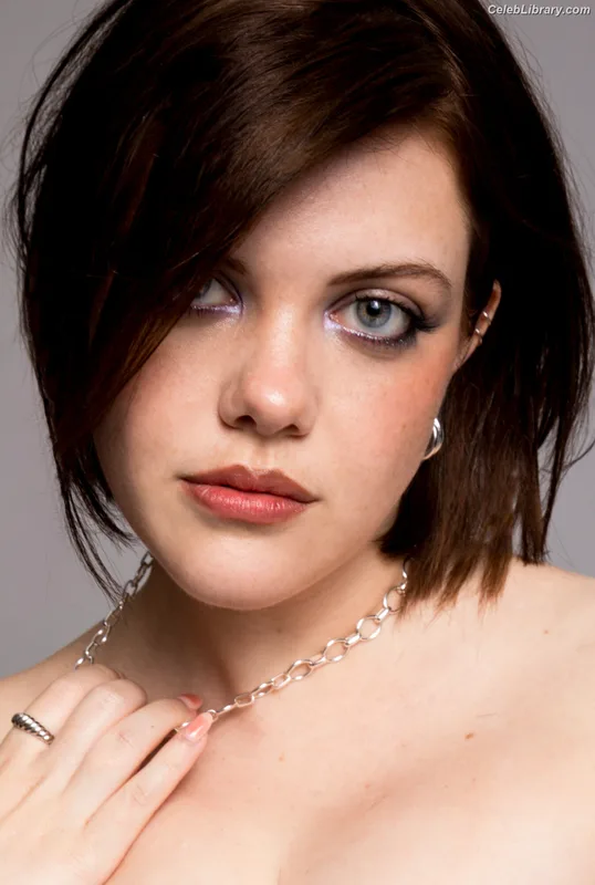 Georgie Henley photo 8 of 17
