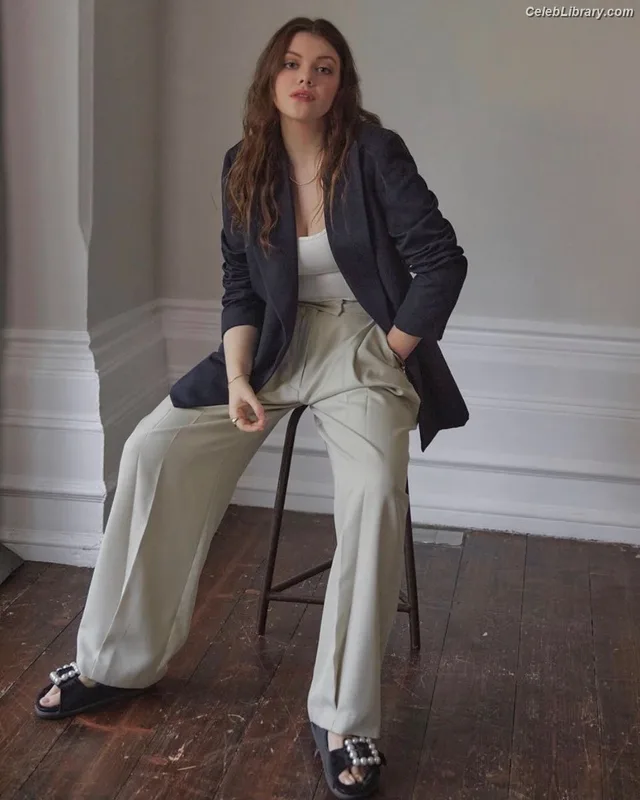 Georgie Henley photo 15 of 17