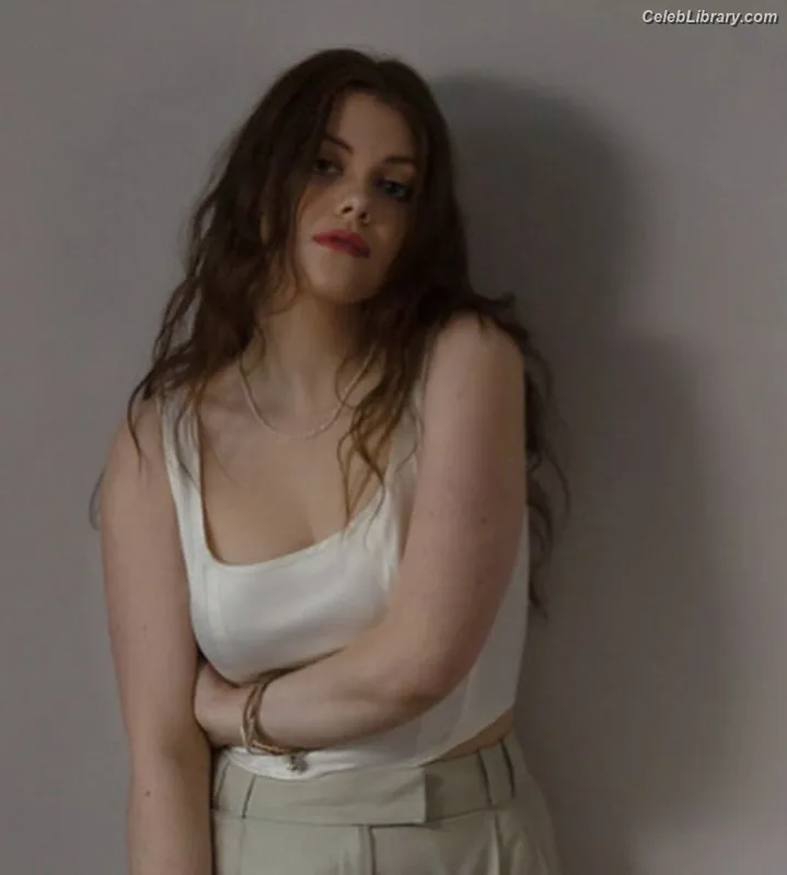 Georgie Henley photo 16 of 17
